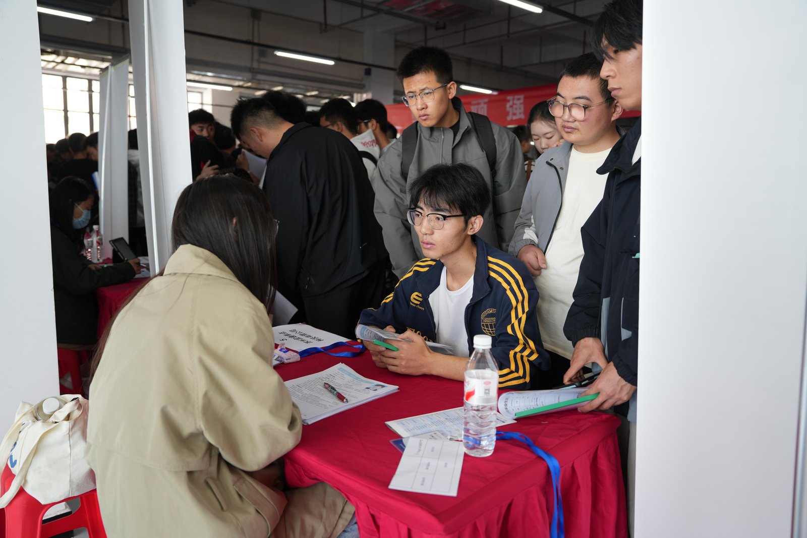 笔墨传情润校园，青春逐梦展芳华——浙江商业职业技术学院2026年校园文化艺术节纪